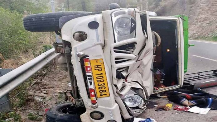 pickup crashed on Sandhur mode on the Rohru-Shimla highway