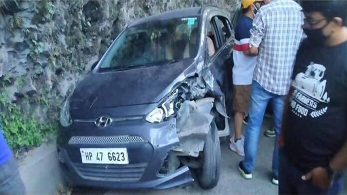 uncontrolled truck rammed into road parked cars