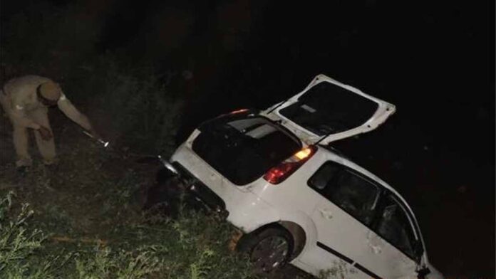 Uncontrolled car falls into canal