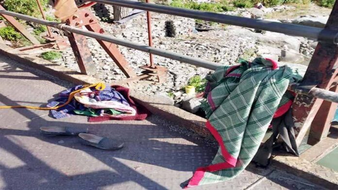 Elderly woman jumps from bridge into Beas river