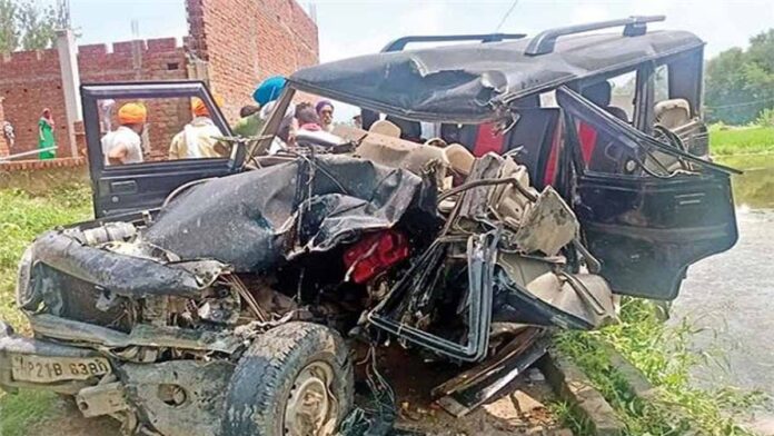 Tree fell on car one killed Chamba Himachal