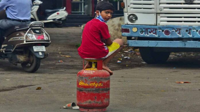 LPG cylinders crossed Rs 1000 in Himachal