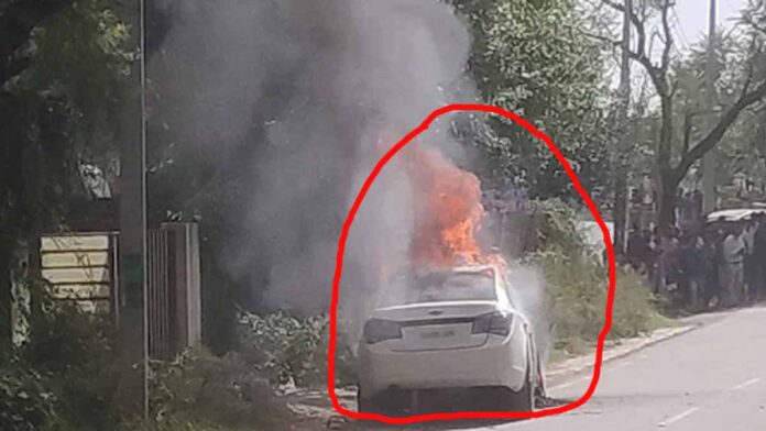 fire in a car Haryana border with Baddi