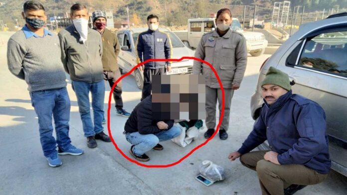 Youth arrested with charas Mandi Himachal