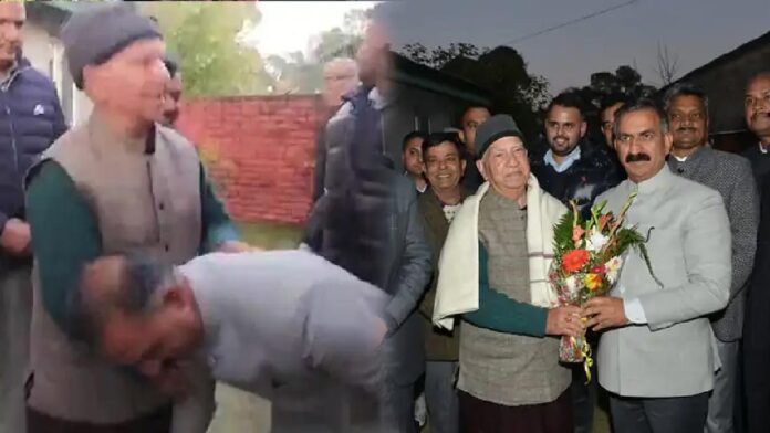 CM Sukhwinder Singh Sukhu touching the feet of former BJP Chief Minister Shanta Kumar.